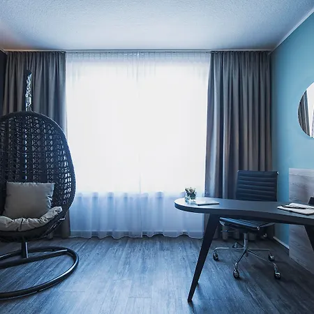 Elaya Frankfurt אוברוסל