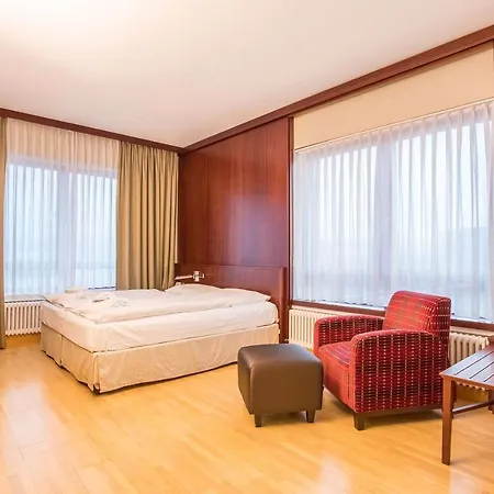 Elaya Frankfurt 4* אוברוסל