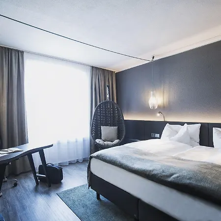 Elaya Frankfurt אוברוסל