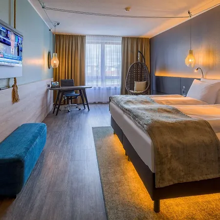 Elaya Frankfurt אוברוסל