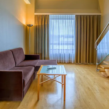 Elaya Frankfurt אוברוסל